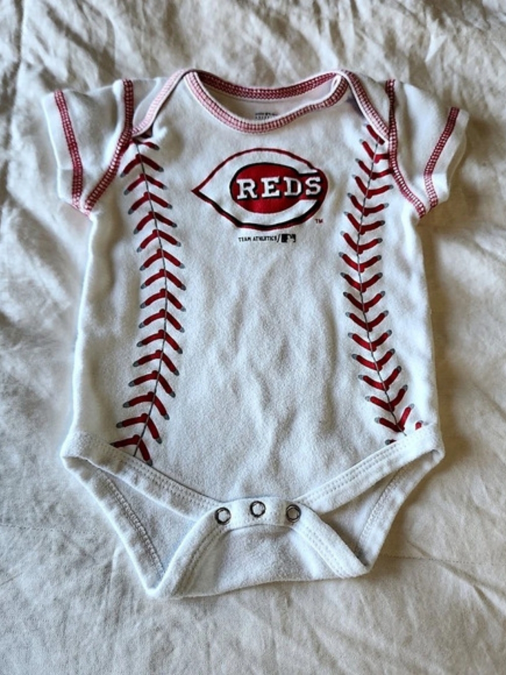 Reds Baseball Bodysuit in White & Red Baby 3/6M Like New
